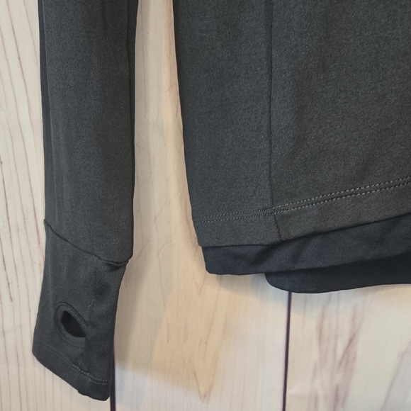 Oiselle Black Sheer Horozontal Panel Long Sleeve Work Out Top Size 10 - Picture 5 of 7